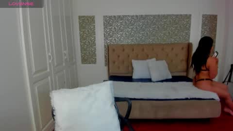 Snapshot of kimwessel_ chatting on 24, 11, 2025 Kim online show from 24, 11, 2025