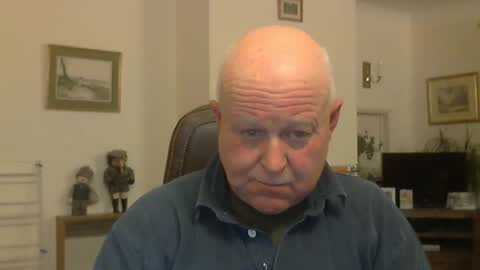 Snapshot of kindahairy4u chatting on 31, 12, 2024 kindahairy4u online show from 31, 12, 2024