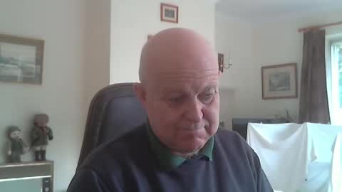 Snapshot of kindahairy4u chatting on 4, 11, 2025 kindahairy4u online show from 4, 11, 2025