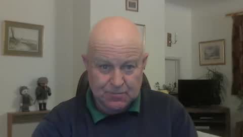 Snapshot of kindahairy4u chatting on 11, 11, 2025 kindahairy4u online show from 11, 11, 2025