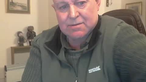 Snapshot of kindahairy4u chatting on 21, 12, 2025 kindahairy4u online show from 21, 12, 2025