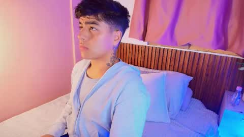 Snapshot of king_azahell chatting on 18, 12, 2025 king help me reach 100 likes online show from 18, 12, 2025