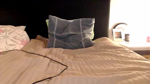 sexysexyhotwetpinkredpussy online show from 18, 4, 2026