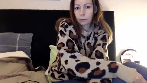 sexysexyhotwetpinkredpussy online show from 24, 4, 2026