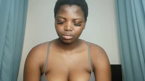 Snapshot of kinky_lola1 chatting on 28, 9, 2025 Lola online show from 28, 9, 2025