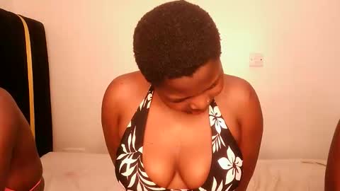 Snapshot of kinky_lola1 chatting on 6, 10, 2025 Lola online show from 6, 10, 2025