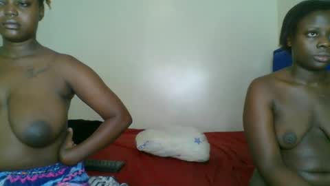 Snapshot of kinky_roey chatting on 1, 3, 2025 kinky_roey online show from 1, 3, 2025