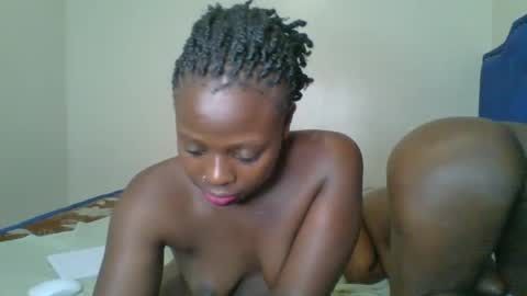 Snapshot of kinky_roey chatting on 10, 3, 2025 kinky_roey online show from 10, 3, 2025