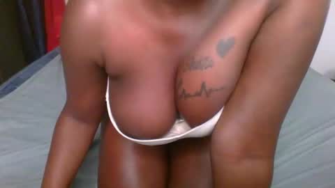 Snapshot of kinky_roey chatting on 15, 12, 2025 kinky_roey online show from 15, 12, 2025