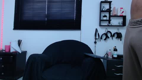 Snapshot of kinkyallisonsub chatting on 23, 1, 2025 Allison Diego online show from 23, 1, 2025