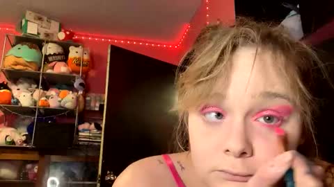 Snapshot of kinkyivy99 chatting on 16, 4, 2026 kinkyivy99 online show from 16, 4, 2026