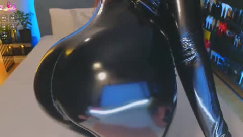 Snapshot of kira_sexxx chatting on 11, 10, 2025 Kira online show from 11, 10, 2025