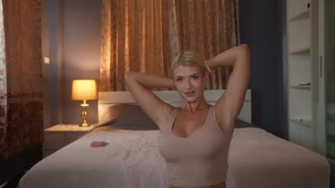 Snapshot of kirabl00m chatting on 21, 5, 2026 kira bloom online show from 21, 5, 2026