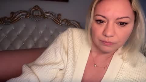 KiraDivine online show from 15, 2, 2025