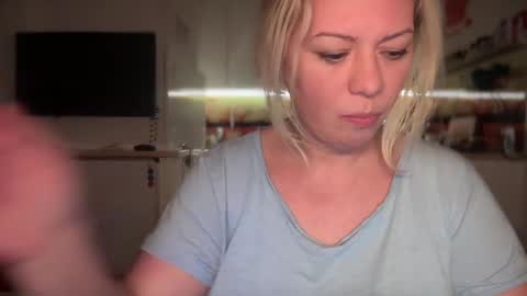 KiraDivine online show from 28, 2, 2025