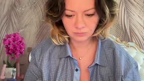 KiraDivine online show from 17, 3, 2026