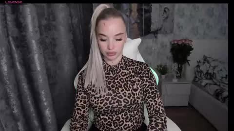 Snapshot of kirakrox chatting on 8, 9, 2025 kirakrox online show from 8, 9, 2025