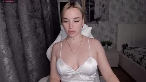 Snapshot of kirakrox chatting on 12, 10, 2025 kirakrox online show from 12, 10, 2025