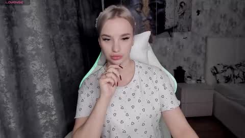 Snapshot of kirakrox chatting on 3, 11, 2025 kirakrox online show from 3, 11, 2025