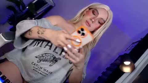 Its your girl KIRA online show from 28, 5, 2026