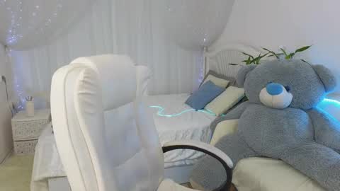    online show from 7, 3, 2025