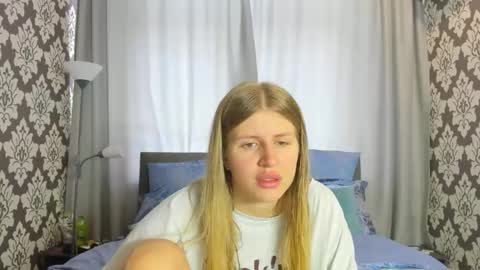 Snapshot of kirraa_ chatting on 16, 9, 2025 Kira online show from 16, 9, 2025