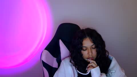 kiss_ameliaa online show from 16, 10, 2025