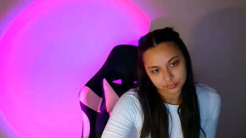 kiss_ameliaa online show from 24, 11, 2025