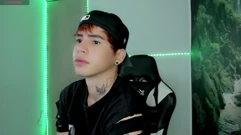 kiss_whitee online show from 2, 4, 2026