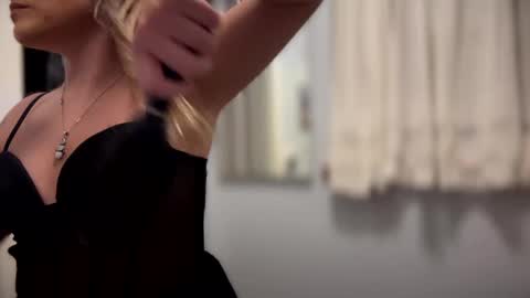 Snapshot of kissahsins chatting on 1, 1, 2025 Kissah Kreampuff online show from 1, 1, 2025