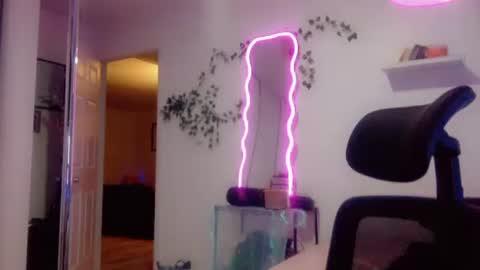 Snapshot of kissahsins chatting on 13, 10, 2025 Kissah Kreampuff online show from 13, 10, 2025