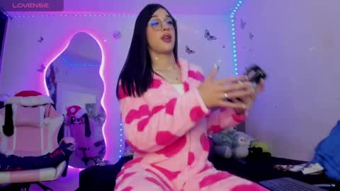kisses_of_daniela online show from 7, 5, 2026