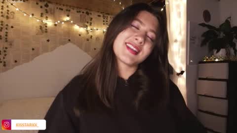 Snapshot of kisstarxxx chatting on 7, 11, 2025 Helena and Brad online show from 7, 11, 2025