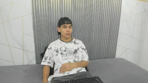 kitsune_44 online show from 6, 4, 2026
