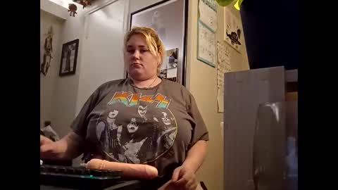 Kitten and rebellious online show from 21, 2, 2025