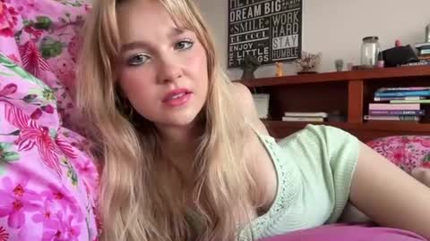 kittengirlxo online show from 9, 2, 2025