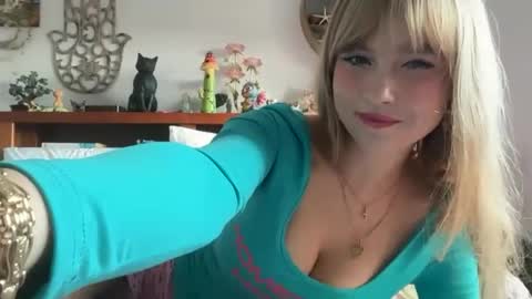 kittengirlxo online show from 31, 7, 2026
