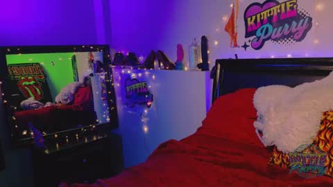 Kittie Purry online show from 18, 2, 2025