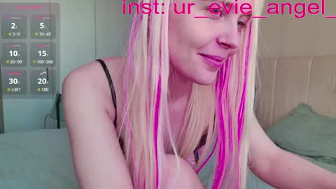 Snapshot of kitty_dora chatting on 30, 3, 2026 Evelyn online show from 30, 3, 2026