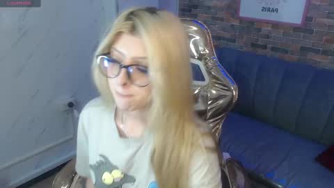 kitty_fox_b online show from 10, 3, 2025