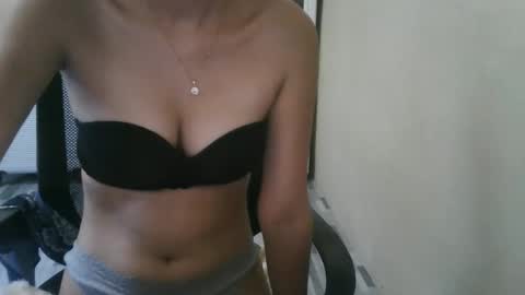 Snapshot of kitty_fussy chatting on 5, 10, 2025 kitty_fussy online show from 5, 10, 2025