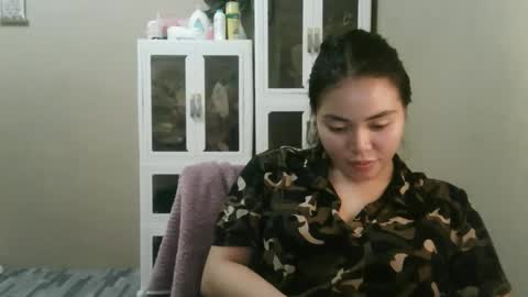 Snapshot of kitty_fussy chatting on 14, 10, 2025 kitty_fussy online show from 14, 10, 2025