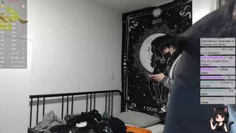 Snapshot of kitty_krush chatting on 25, 11, 2025 Kitty online show from 25, 11, 2025