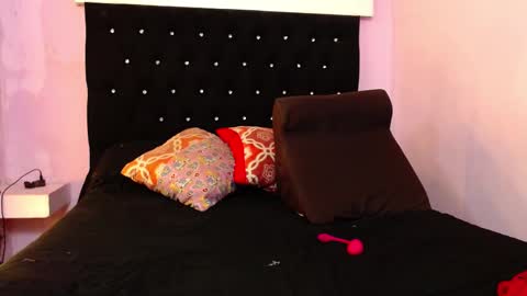 paola online show from 9, 3, 2025