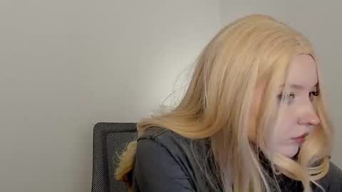 kittydollstella online show from 20, 12, 2025