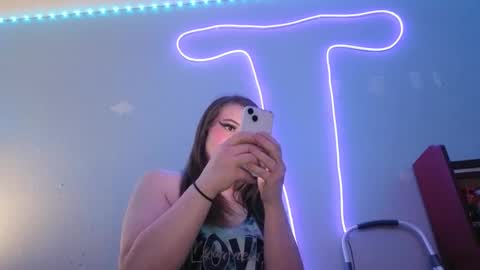 Snapshot of kittykat_1999 chatting on 1, 10, 2025 kittykat 1999 online show from 1, 10, 2025