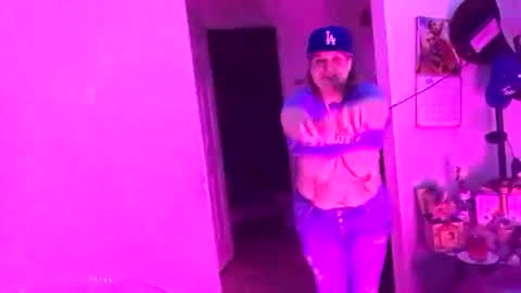 Snapshot of kittykay86 chatting on 1, 1, 2025 Bella Blue BBW online show from 1, 1, 2025