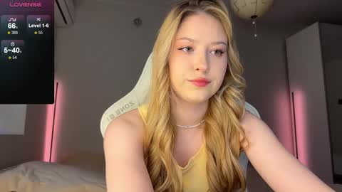 Snapshot of kittyloffe chatting on 23, 4, 2026 Monika online show from 23, 4, 2026