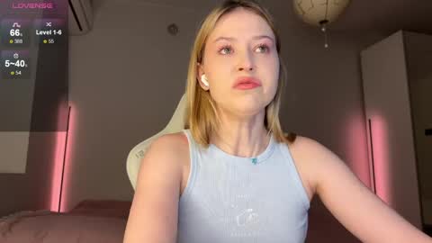 Snapshot of kittyloffe chatting on 27, 4, 2026 Monika online show from 27, 4, 2026