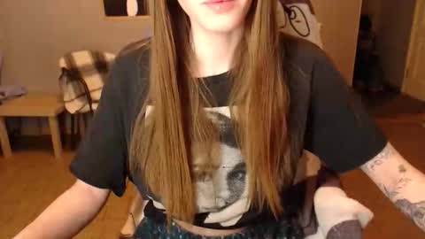 Snapshot of kittylovemoon chatting on 13, 4, 2026 KittyloveMoon online show from 13, 4, 2026